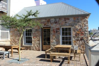 heritage café, located opposite the oxen artwork