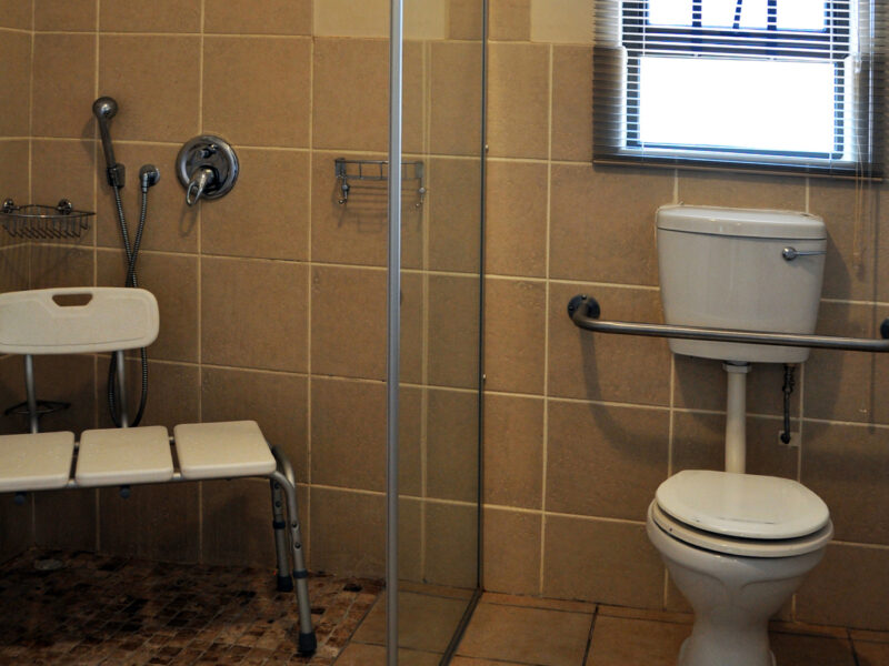 roll in, wet floor en suite shower, wheelchair-friendly, family room no.2 