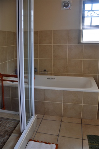 twin room no.3 en-suite, bath and shower. step into the shower.